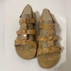 Vionic Amber cork Women's adjustable sandals size 8
